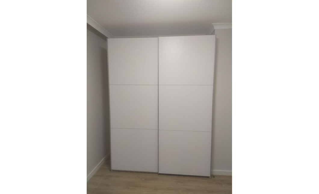 Tolóajtós gardróbszekrény Doros G-Caiser Fehér/Fehér 2 bútorlap / 3 rész 180x60x240 (42002108)