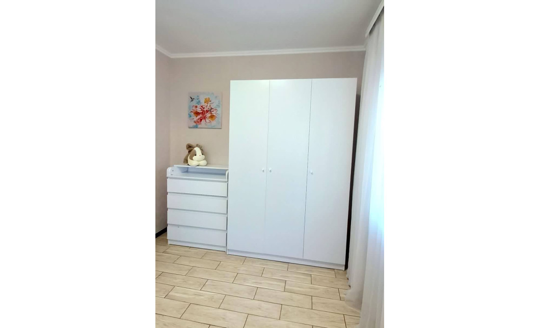 Nyílóajtós gardróbszekrény Doros Promo Fehér 3 bútorlap 135x48x204 (80737071)